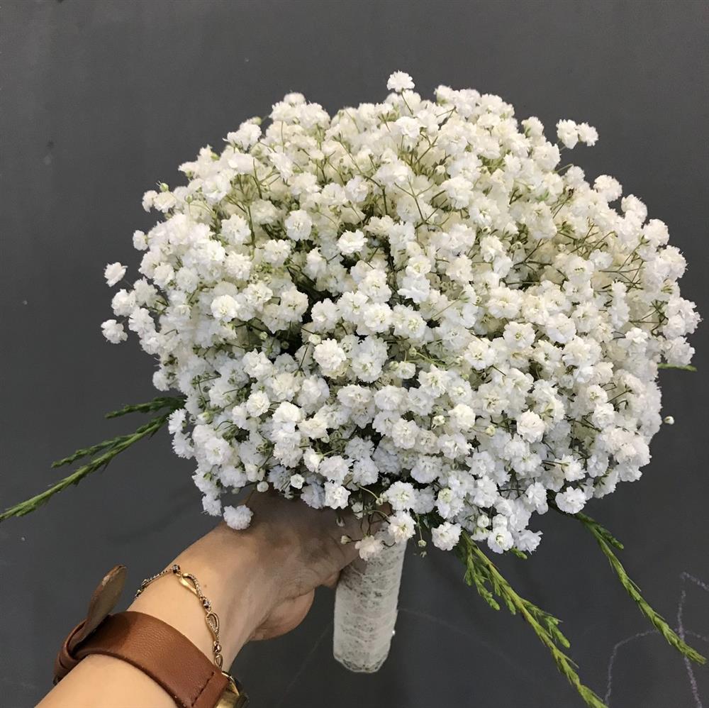 bó hoa cầm tay cô dâu baby trắng