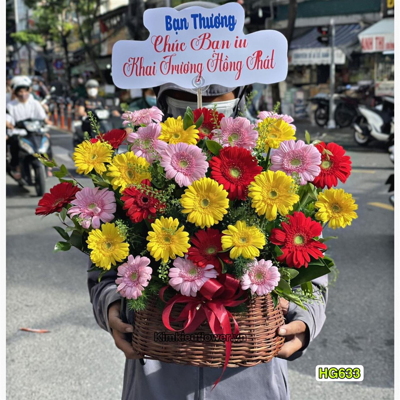 giỏ hoa đồng tiền gửi tặng Cha thay cho lời nhắn : " Mong Cha luôn mạnh khỏe và sống thật vui "