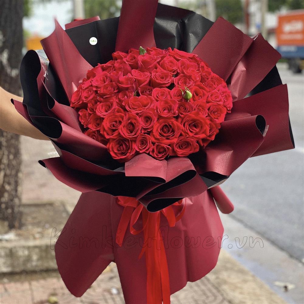 Bó hoa hồng đỏ tặng bạn gái cực xinh