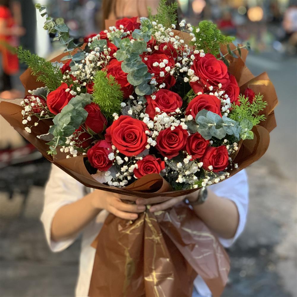  Tặng hoa cho vợ hoặc người yêu- bo hoa hồng đỏ