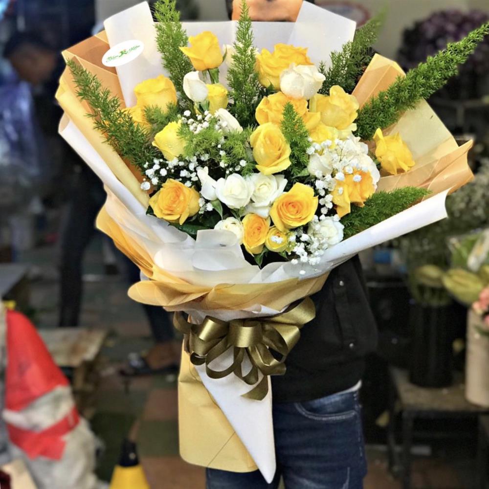 Tặng hoa cho bạn bè hoặc đồng nghiệp- bó hoa hồng vàng