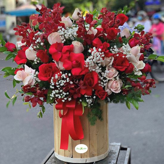 Hoa giỏ hồng kem,lan đỏ-HG93