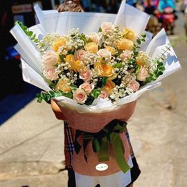 Bó hoa hồng kem, mỡ gà- HB56