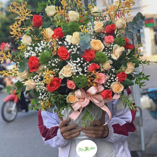 Bình hoa hồng, lan nhện vàng- BI25