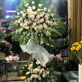 Kệ hoa viếng hồng, lan trắng- KV17