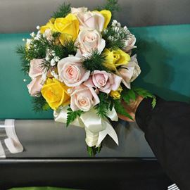 Bó hoa cưới hoa hồng vàng, hồng kem- HC02