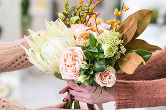 Văn hóa tặng hoa có từ bao giờ?