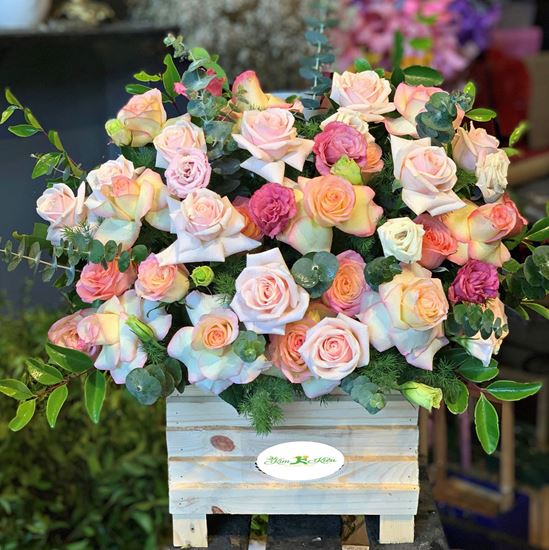 Hoa giỏ hồng son môi, cát tường-HG108