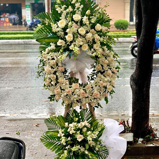 Vòng hoa viếng hồng kem, lan trắng-KV38
