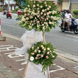 Kệ hoa viếng hồng kem, lan trắng-KV39