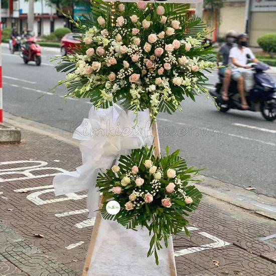 Kệ hoa viếng hồng kem, lan trắng-KV39