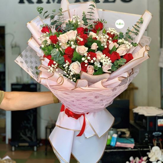 Bó hoa hồng kem đỏ-HB101