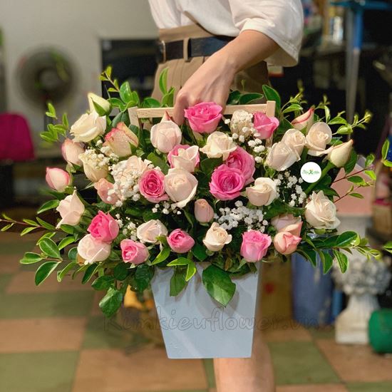 Hoa giỏ hồng dâu, kem-HG134