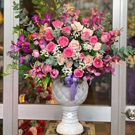 Bình hoa hồng kem dâu, lan tím-BI46