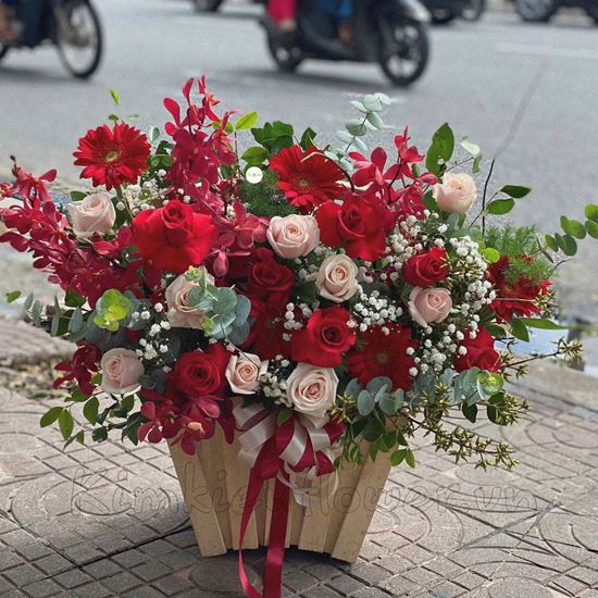 Lẵng hoa hồng đỏ,hồng kem-HG144