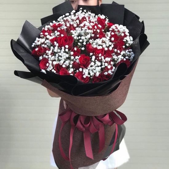 Bó hoa hồng đỏ pha trắng và đen - HB01