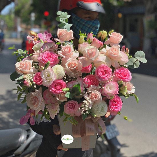 Hoa giỏ hồng dâu,kem,pingpong trắng-HG40