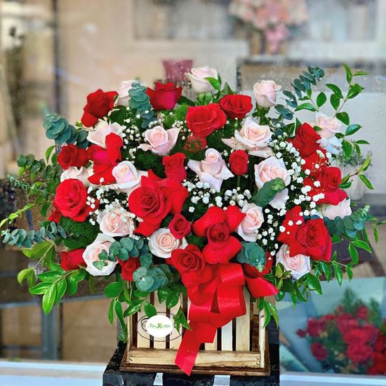 Hoa giỏ hồng đỏ,kem - HG57