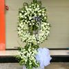 Vòng hoa viếng hồng trắng- KV21