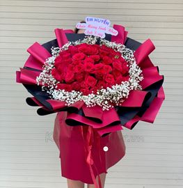 Bó hoa hồng đỏ điểm baby trắng - HB196