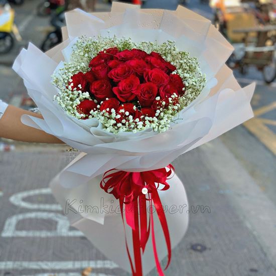 Bó hoa hồng đỏ giấy trắng - HB198