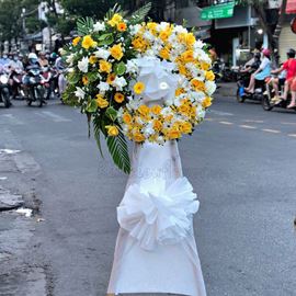 Vòng hoa viếng lan vàng, hoa hồng - KV90