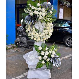 Vòng hoa viếng tone trắng - KV161