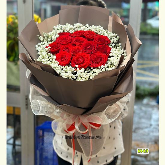Bó hoa hồng đỏ điểm baby - M49