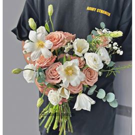 Bó hoa cưới tulip trắng mix capuchino - HC81