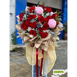Bó hoa cúc mẫu đơn và hoa hồng đỏ - HB572