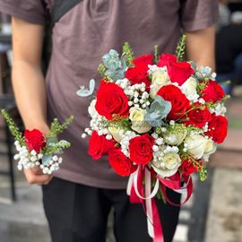 Bó hoa cưới tone đỏ trắng - HC90