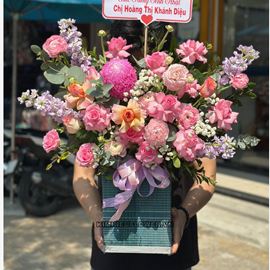Giỏ hoa tone hồng, cúc mẫu đơn - HG678
