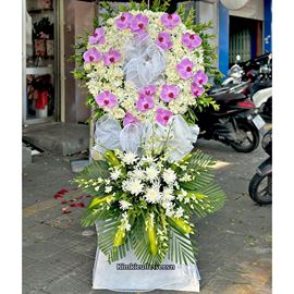 Vòng hoa chia buồn tone trắng mix lan hồ điệp - KV307