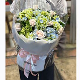 Bó hoa chúc mừng cẩm tú cầu mix hoa hồng kem - HB944
