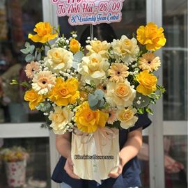 Giỏ hoa chúc mừng tone vàng - HG942 Giỏ hoa chúc mừng tone vàng - HG942