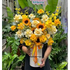 Bình hoa chúc mừng tone vàng mix lan vũ nữ - BI356