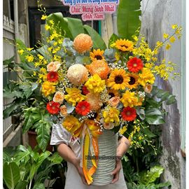 Bình hoa chúc mừng tone vàng cam mix hướng dương - BI358