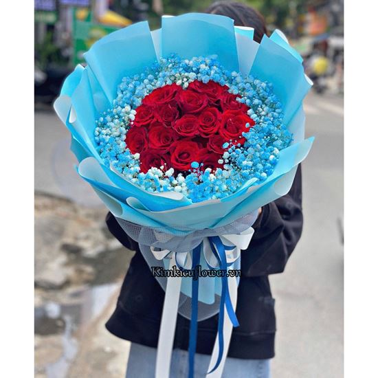 Bó hoa hồng đỏ điểm baby xanh dương - PN86