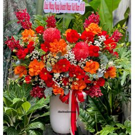 Bình hoa chúc mừng tone đỏ cam mix cúc mẫu đơn đỏ - BI365