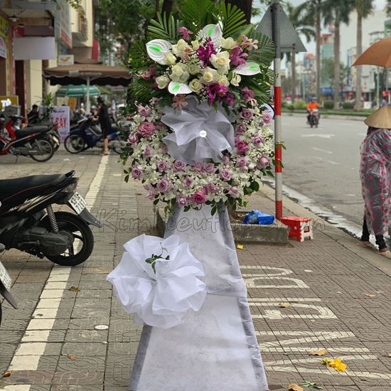 Vòng hoa viếng hồng tím,lan trắng-KV43