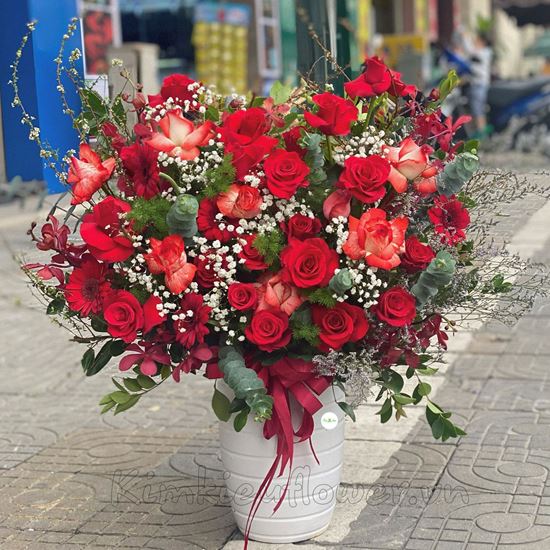 Bình hoa hồng đỏ, hồng son môi - BI81