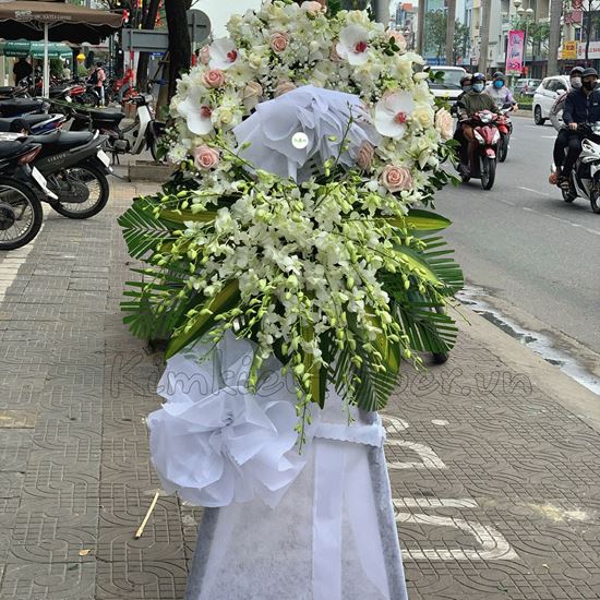 Vòng hoa viếng cúc trắng, lan hồ điệp - KV58