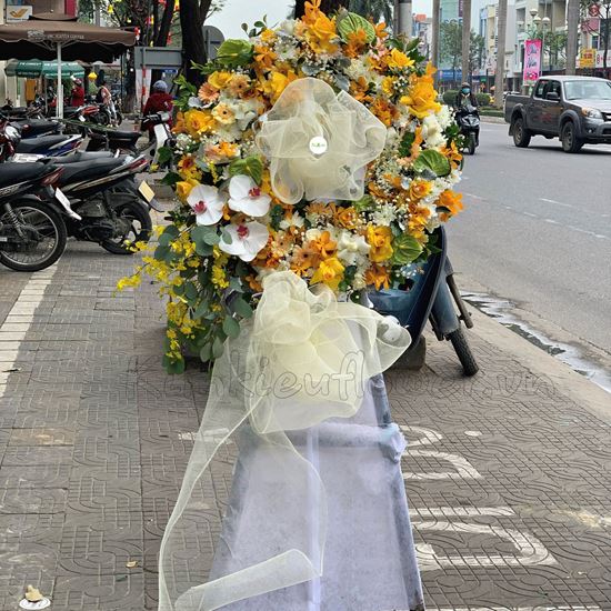 Vòng hoa hồng vàng, huyết môn xanh - KV59