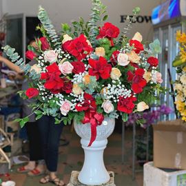 Bình hoa hồng đỏ, hồng mỡ gà - BI111