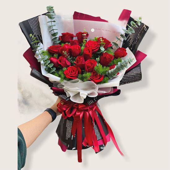 Bó hoa hồng đỏ, giấy đen đỏ - HB169