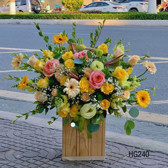 Lẵng hoa hồng vàng, cát tường xanh - HG240