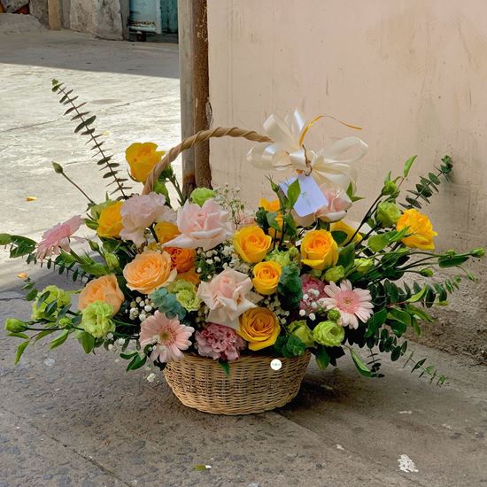 giỏ hoa hồng vàng, cát tường xanh - HG248