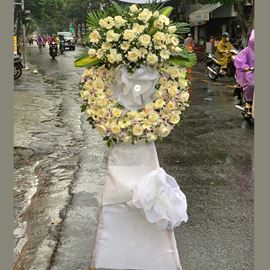 Vòng hoa viếng hồng trắng, đồng tiền - KV86