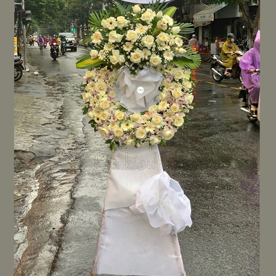 Vòng hoa viếng hồng trắng, đồng tiền - KV86