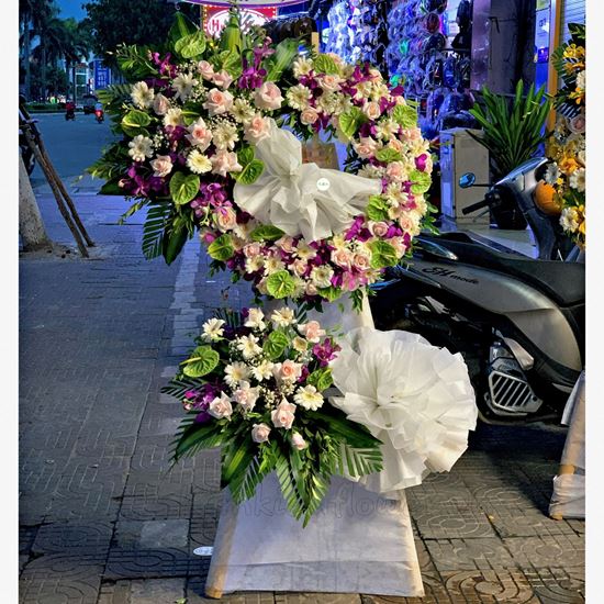 Vòng hoa môn xanh, lan tím - KV91